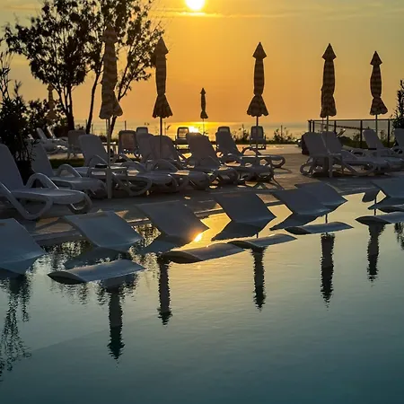 Luxury Sea View With Access - Parking & Heated Pool Warna