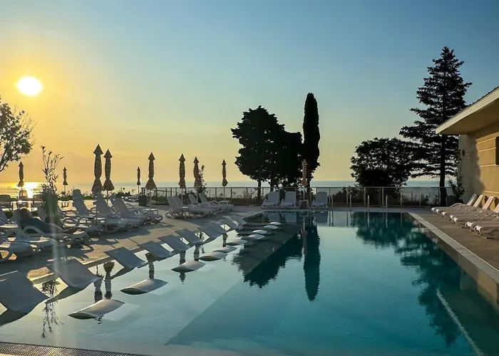 Luxury Sea View With Access - Parking & Heated Pool 아파트 *