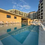 Luxury Sea View With Access - Parking & Heated Pool Apartment